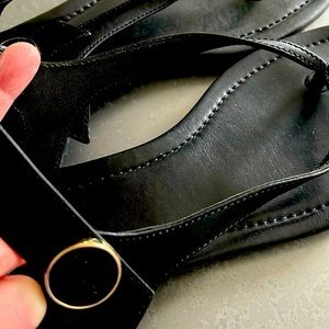Tory Birch Minnie Black leather thong/flats, excellent condition, Size 8